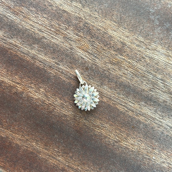 Links of London Flower Charm - Picture 2 of 2